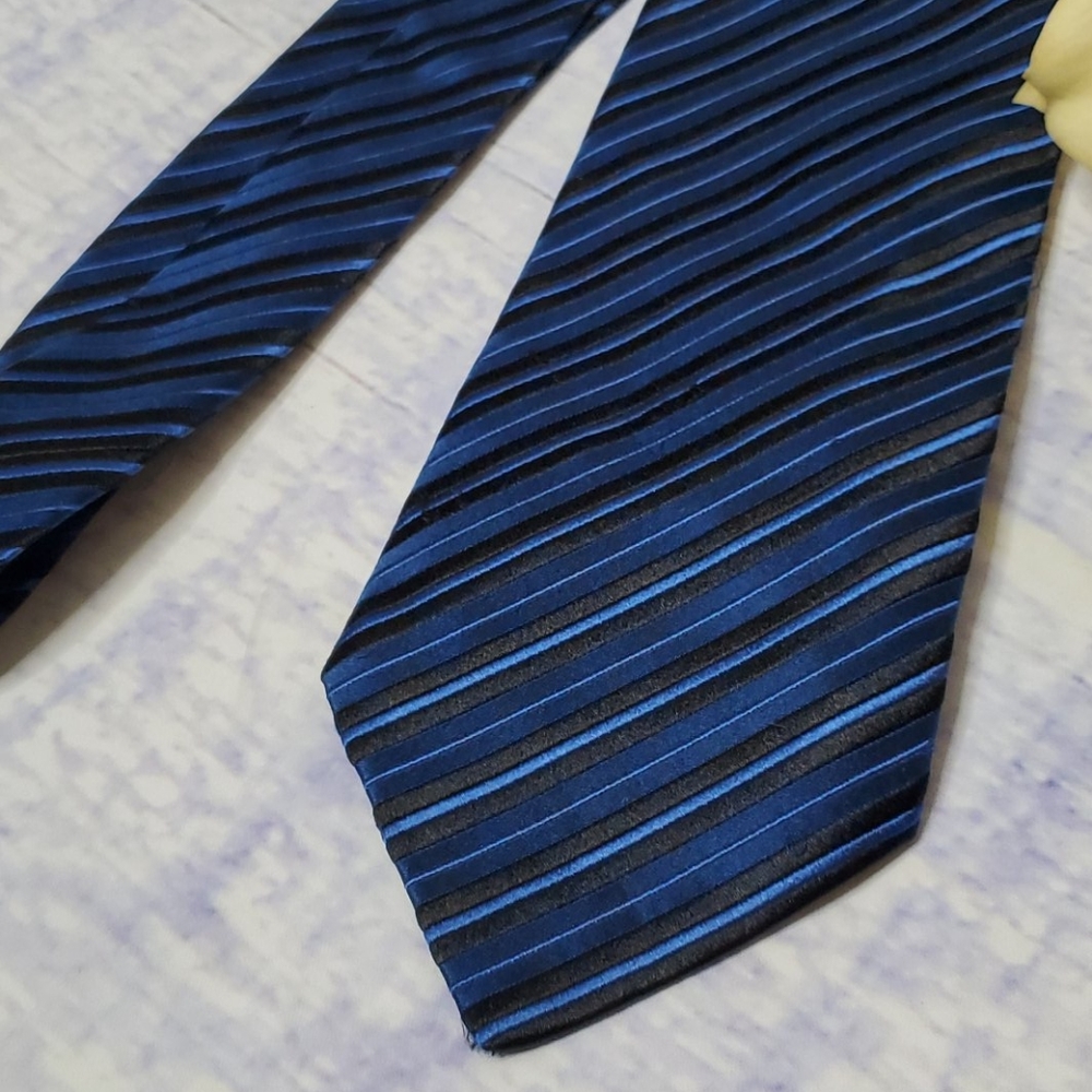 Men's Charvet Place Vendome Silk Tie - Picture 2 of 4